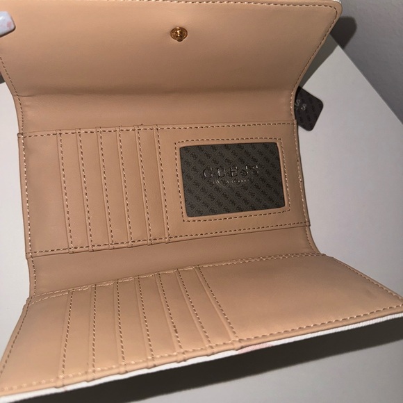 Guess wallet! - Picture 4 of 4
